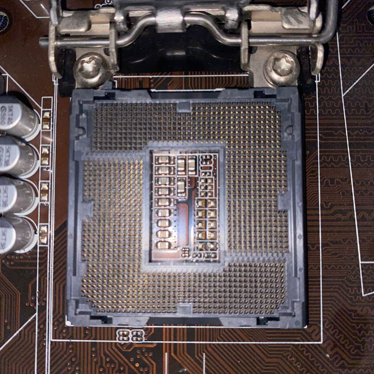 CPU Intel i7 4770kマザーボード h85m-e グラボ670 ジャンク　メモリ4枚セット商品　1円スタート_画像4