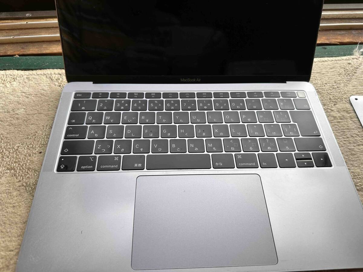 ジャンク【Apple】MacBook Air A1932 　起動不安定_画像1