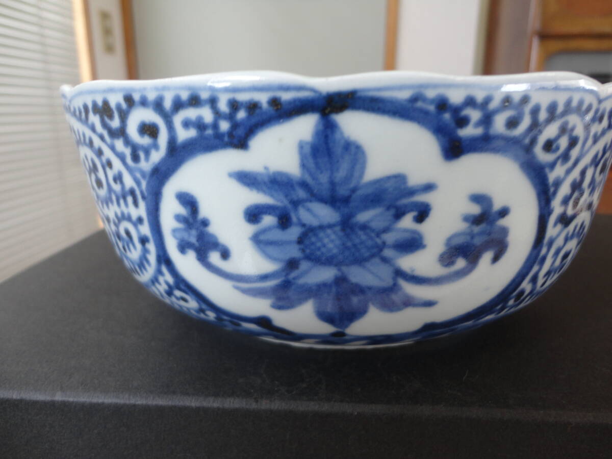  old house delivery goods : old Imari blue and white ceramics . Tang ... pot . flower writing window . less scratch 1 point Edo middle period 