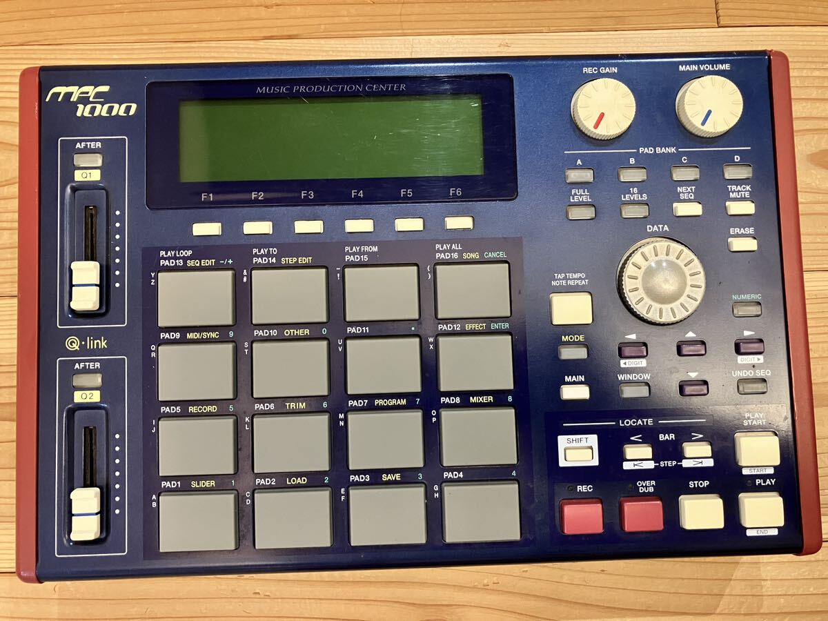 AKAI MPC1000 メンテ済　全スイッチ交換　ブルー BK-N同様のPAD仕様に変更　JJOS アカイ　サンプラー_画像1