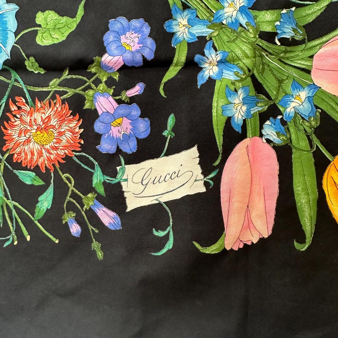 品薄人気GUCCI グッチ シルク100% 蝶 花柄 スカーフ ストール 品薄人気GUCCI グッチ シルク100% 蝶 花柄 スカーフ ストール