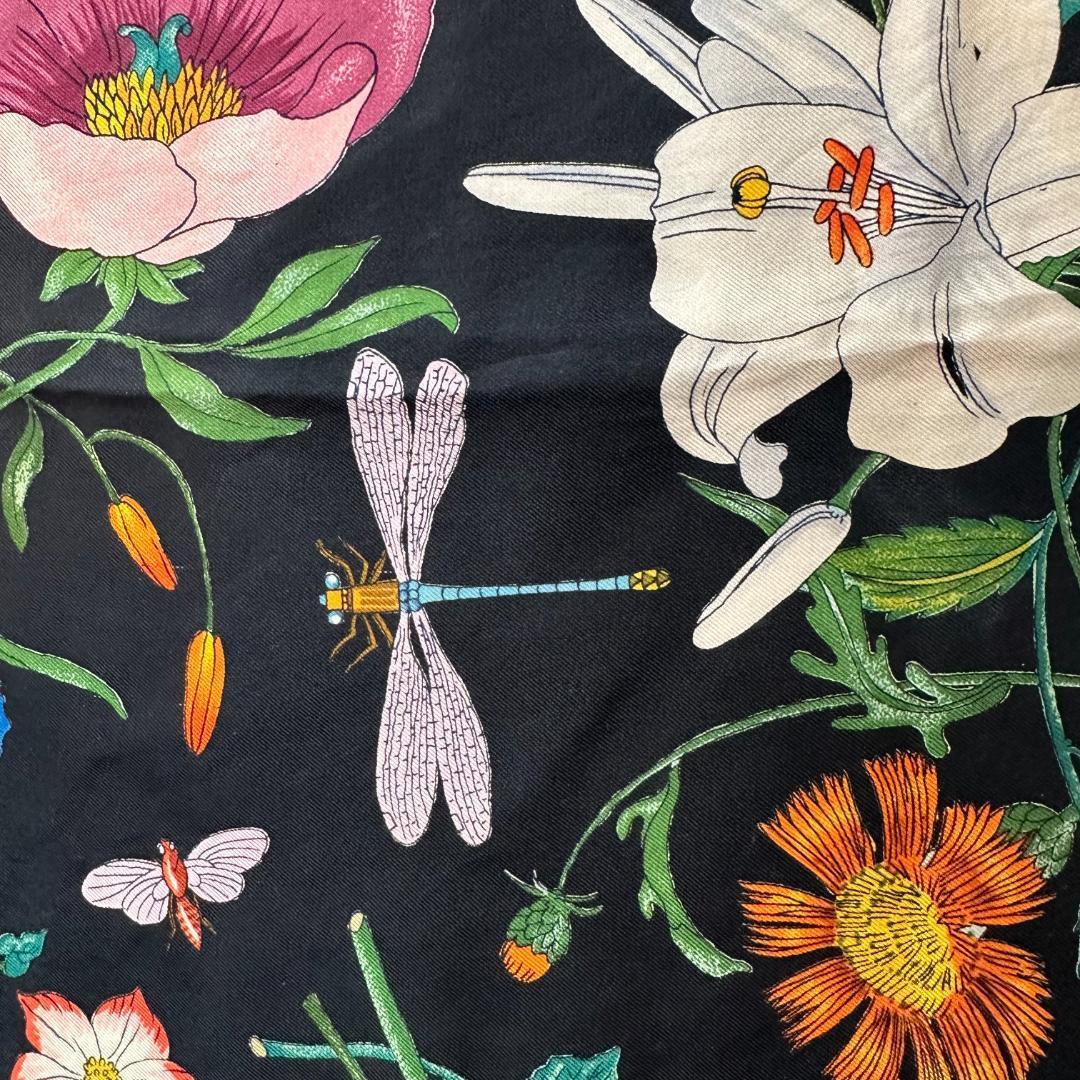 品薄人気GUCCI グッチ シルク100% 蝶 花柄 スカーフ ストール 品薄人気GUCCI グッチ シルク100% 蝶 花柄 スカーフ ストール