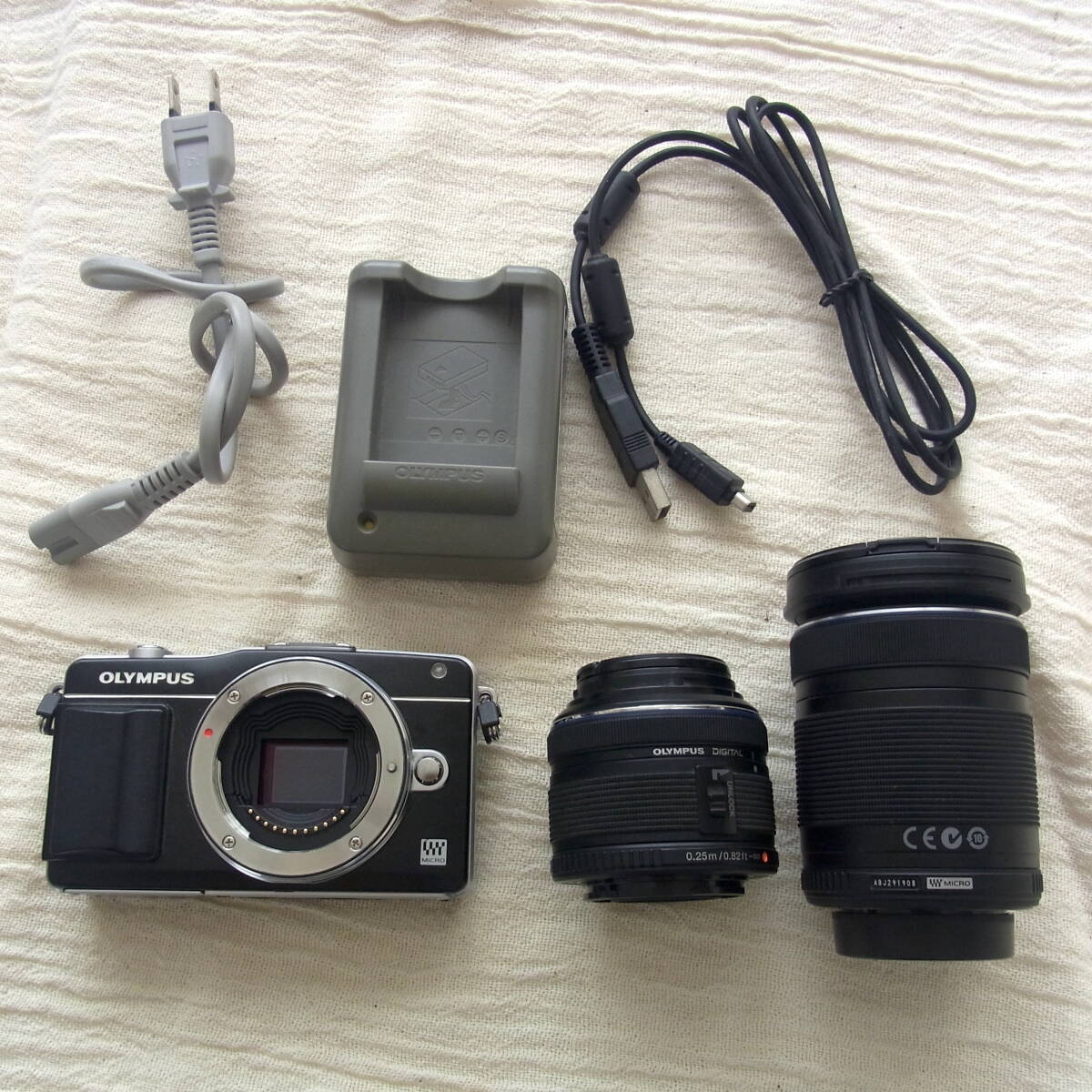  mirrorless single-lens [OLYMPUS PEN Mini]E-PM2| lens 2 piece |SD4GB| battery | charger |AV cable |HDMI| digital camera digital camera photograph photographing 