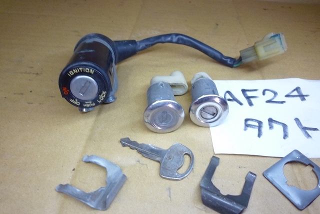 送料520円 AF24 タクト キーセット (検 honda tact ignition key cylinder 鍵 lock カギ キーシリンダー ジョルノ_画像3