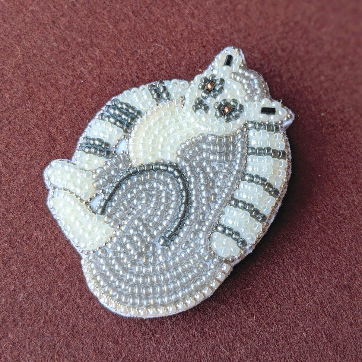 ワオキツネザル  ビーズ刺繍ブローチ  ハンドメイド