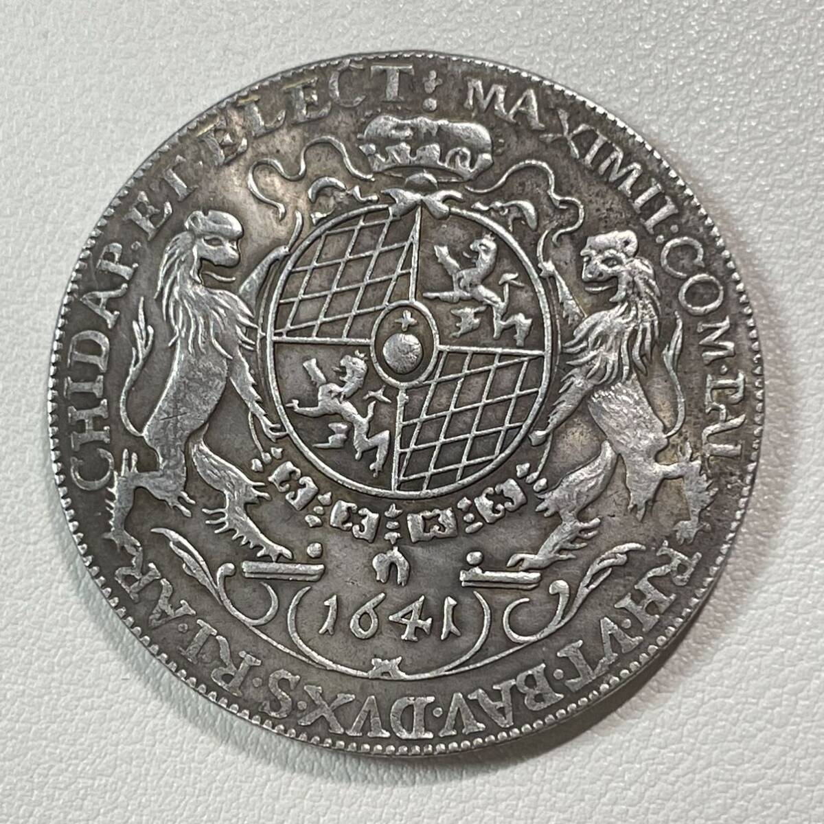ドイツ 硬貨 古銭 バイエルン州 1641年 マクシミリアン1世 マドンナ 子供 州章 雲 ライオン クラウン コイン 重40.67gの画像1