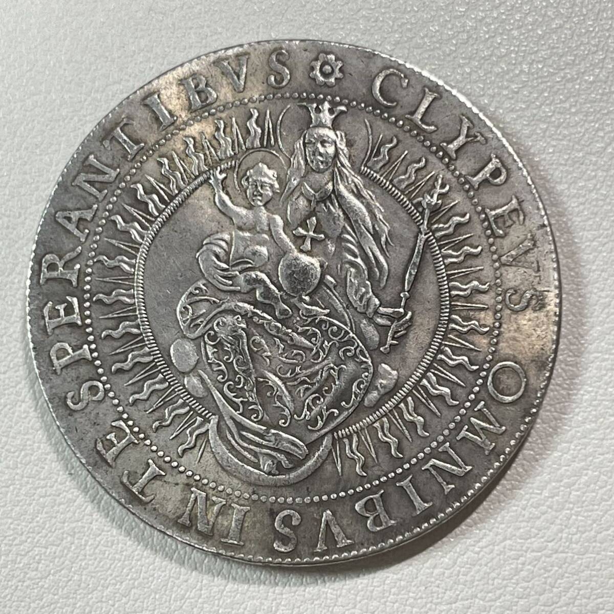 ドイツ 硬貨 古銭 バイエルン州 1641年 マクシミリアン1世 マドンナ 子供 州章 雲 ライオン クラウン コイン 重40.67gの画像2