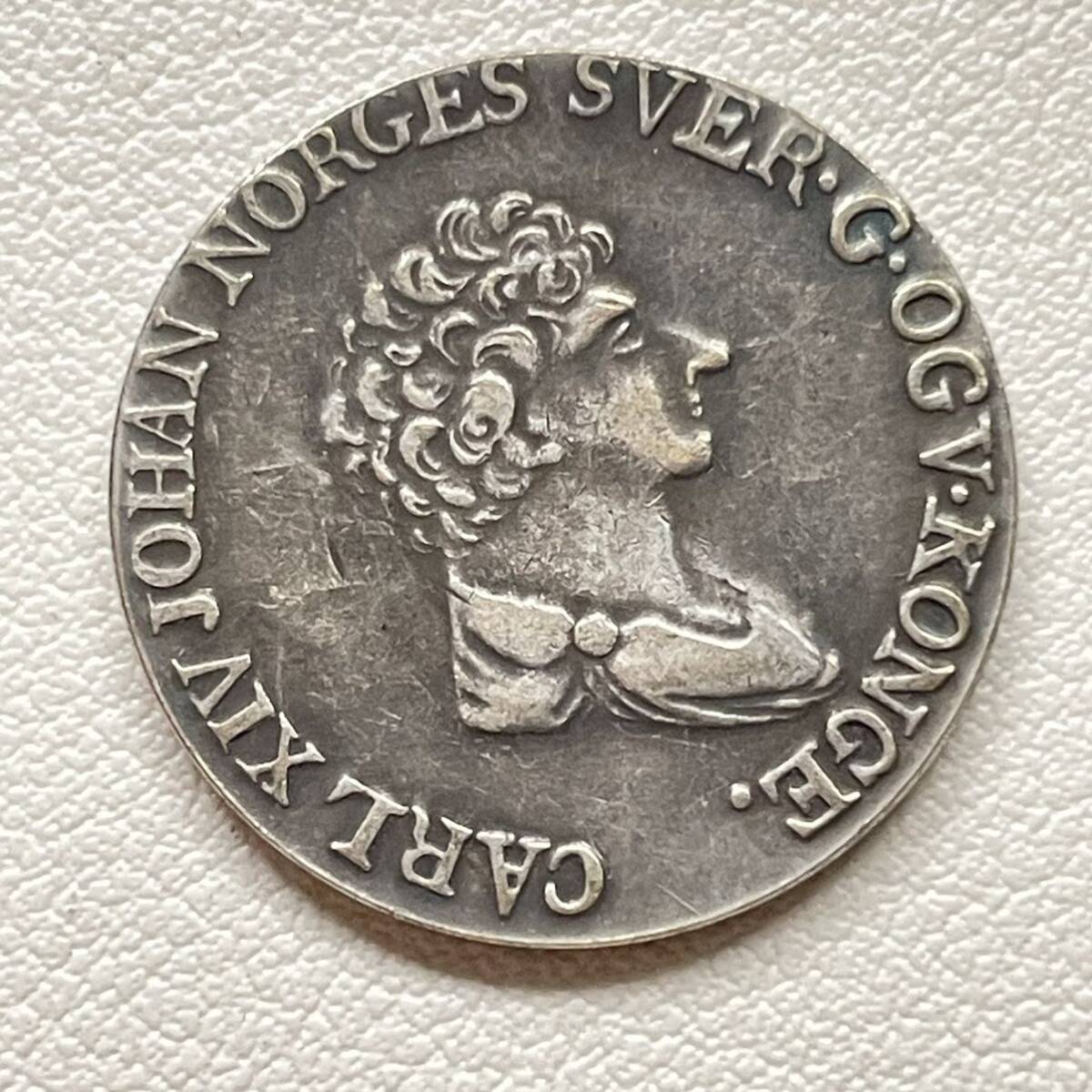 ノルウェー 硬貨 古銭 チャールズ3世ジョン 1830年 カール14世 スウェーデン ゴート族 クラウン ライオン ハンマー コイン 重4.3g 銀貨_画像2