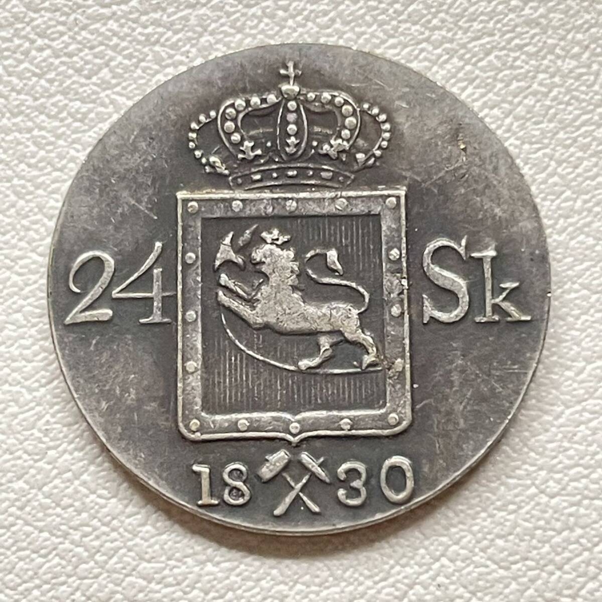 ノルウェー 硬貨 古銭 チャールズ3世ジョン 1830年 カール14世 スウェーデン ゴート族 クラウン ライオン ハンマー コイン 重4.3g 銀貨の画像1