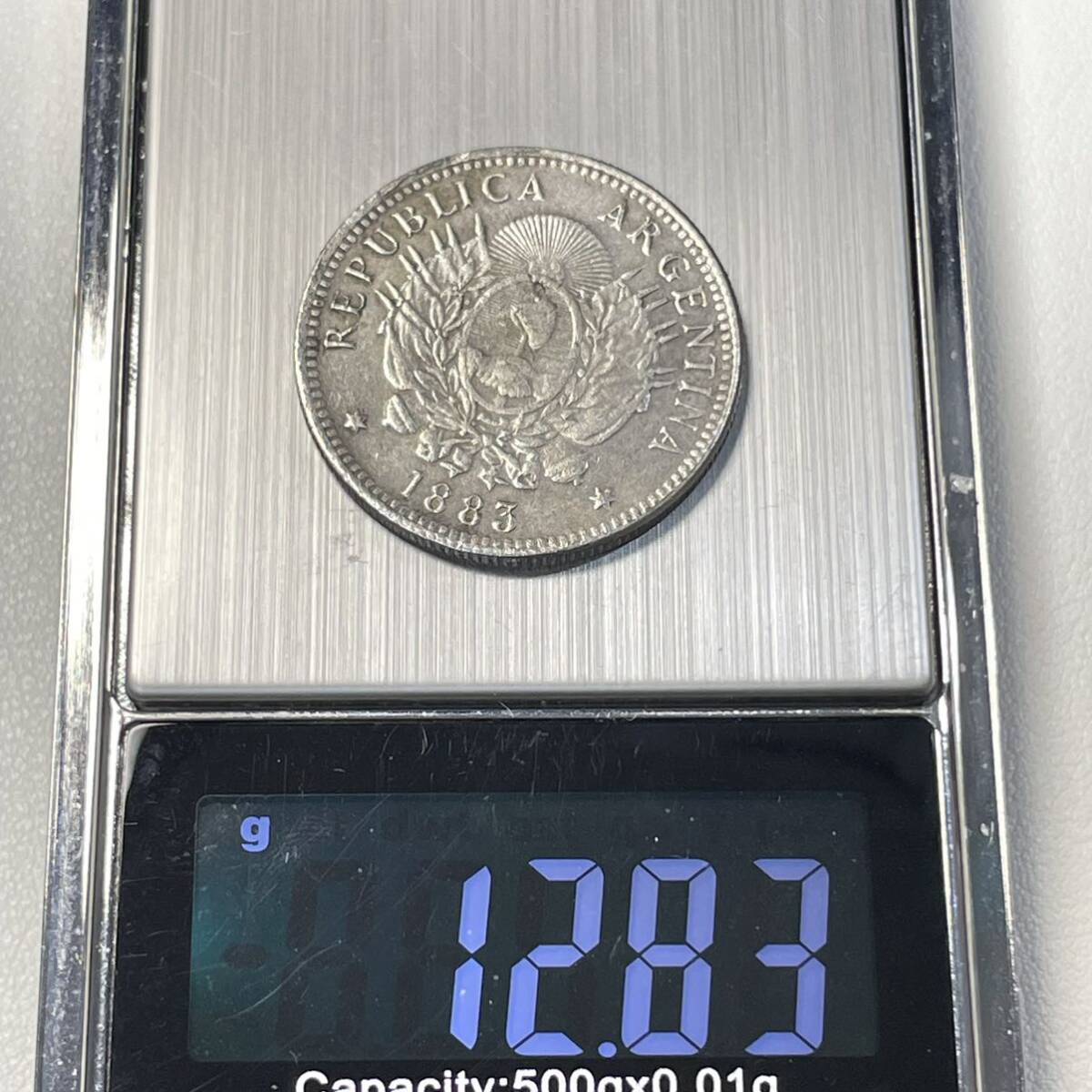アルゼンチン 硬貨 古銭 連邦共和国 1883年 太陽 花輪 旗 繋ぐ手 自由 1ペソ コイン 重12.83g_画像5