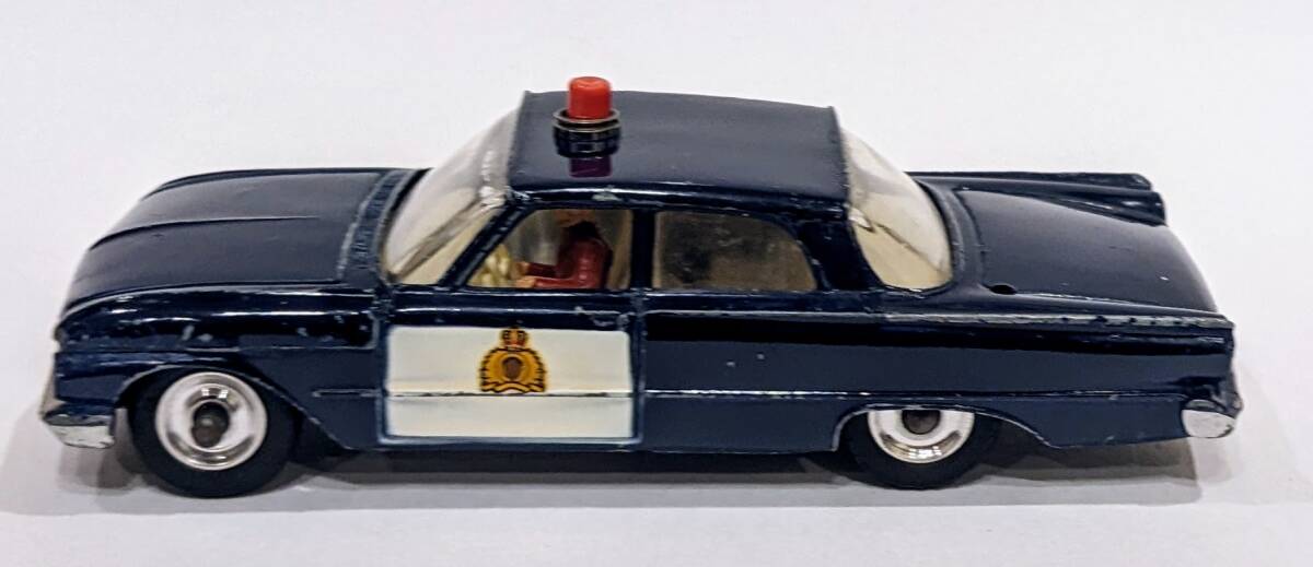 60 period britain Dinky Ford *fea lane Police car RCMP( Canada . horse ...) England made patrol car 