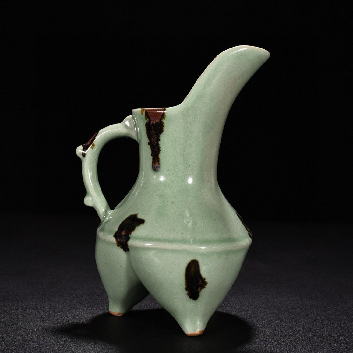 [ Kiyoshi ]. famous collection house purchase goods China * Song era dragon Izumi kiln . celadon three pair . superfine . old ornament old . case China old fine art Tang thing old . goods 