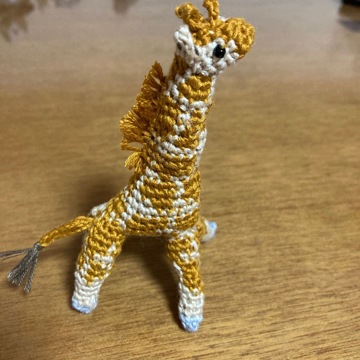 かぎ針編みの刺しゅう糸で編んだミニチュア動物図鑑　キリン　手編みのハンドメイド品