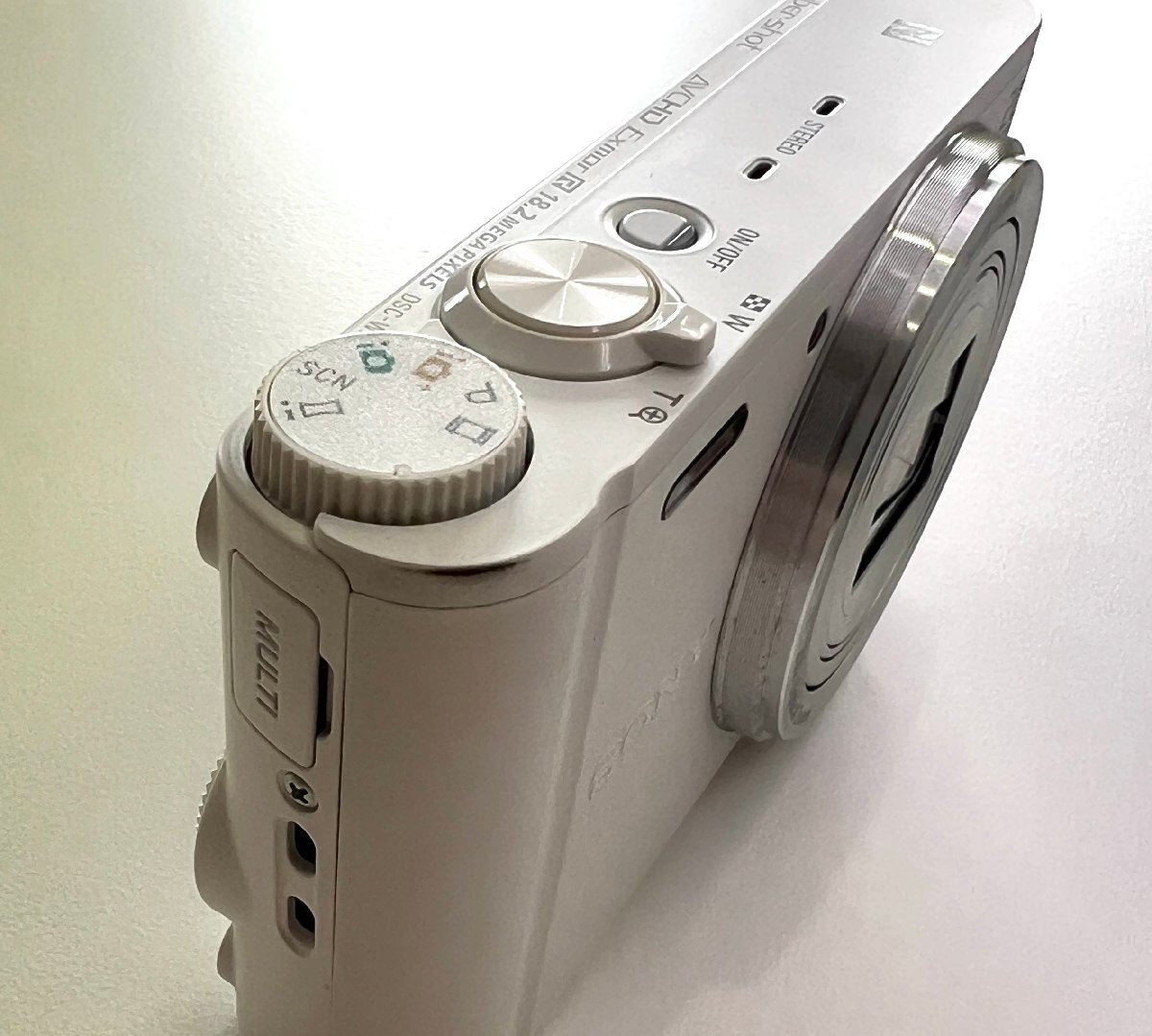 小樽店【現状品】4-2 SONY デジタルカメラ ホワイト DSC-WX350 動作未確認 本体端傷あり バッテリー、カメラケース付属の画像5