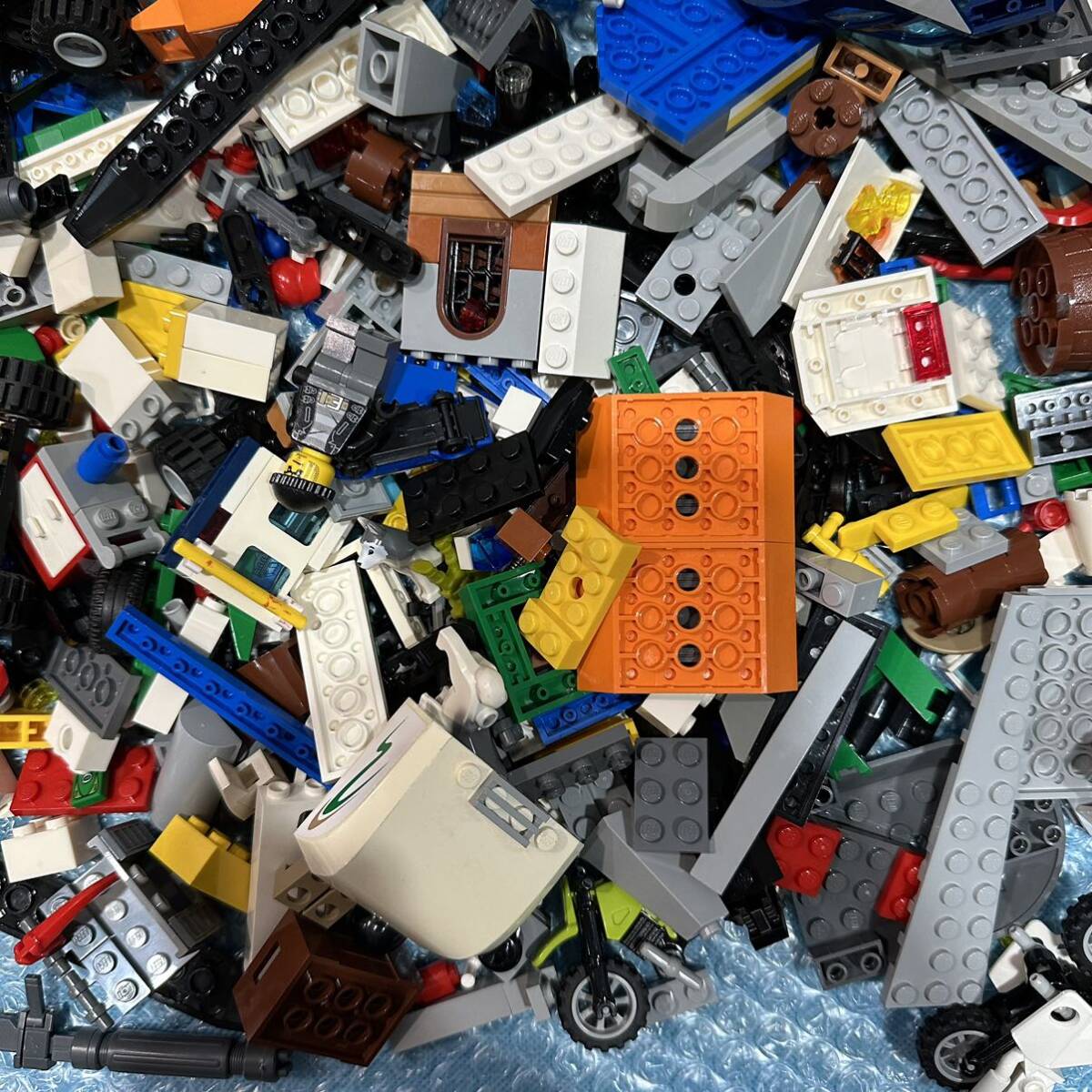 LEGO レゴ ブロック 大量 まとめ売り 約1.5kg 乗り物 人形 フィグ ブロック パーツ プレート など 色々 ③80の画像3