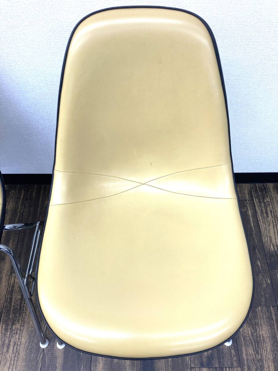 5-18【神奈川県直接引渡限定・中古品】Herman Miller ハーマンミラー イームズ レザー スタッキングチェア_画像3