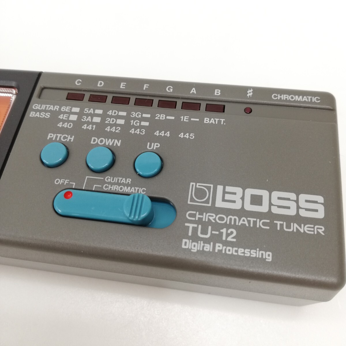 103 美品 BOSS ボス CHROMATIC TUNER クロマティックチューナー TU-12 ギターチューナー チューナー 器材 ケース付き 通電未確認 ジャンク_画像4