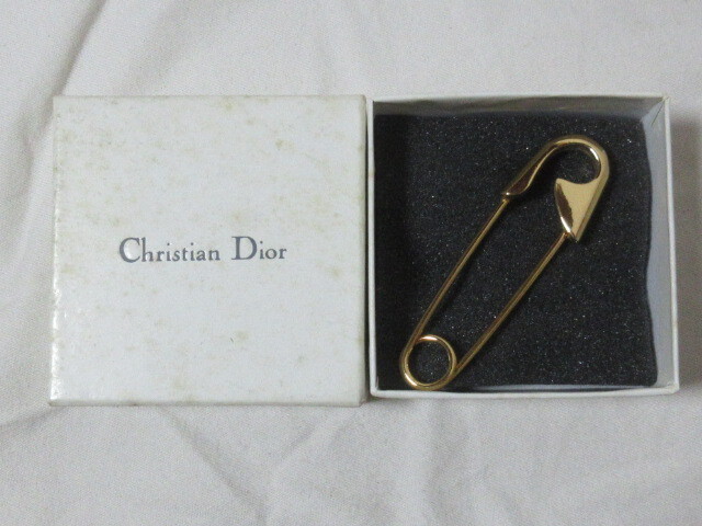 ◆Christian Dior/クリスチャン・ディオール ピンブローチ ゴールドカラー 箱付の画像1