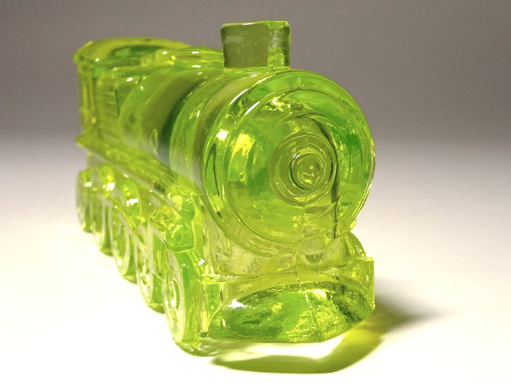 慶應◆ヴィンテージ ウランガラス(ヴァセリンガラス) 蒸気機関車 SLオブジェ 押型硝子_画像2