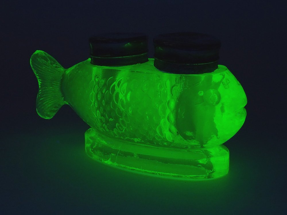 慶應◆アンティーク ウランガラス(ヴァセリンガラス) 魚型インクウェル 押型硝子_画像3