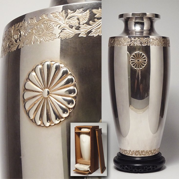 ..* Imperial Family place .. work of art heaven . house ....[ 10 six leaf . -ply table ...] original silver made vase 1880g. under . goods also box 