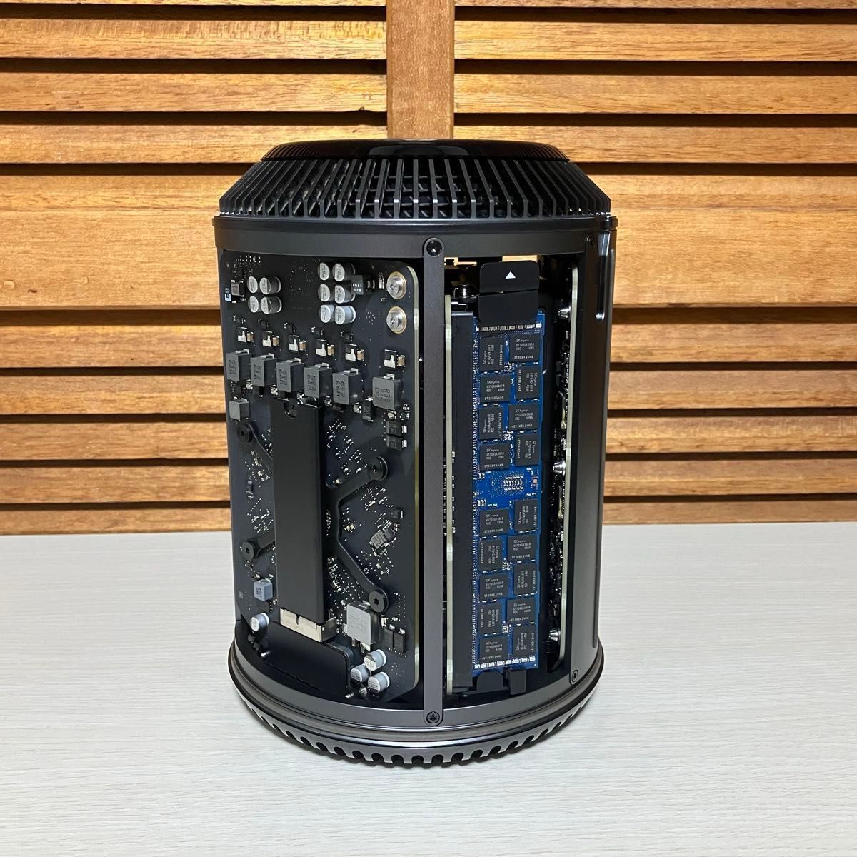 Mac Pro(Late 2013)　 3.5GHz・64GB・512MB