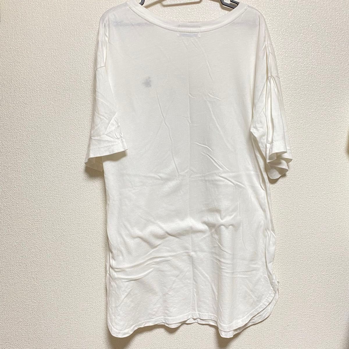 刺繍ワンポイント　白Tシャツ　ゆるめ　体型カバー　M〜L