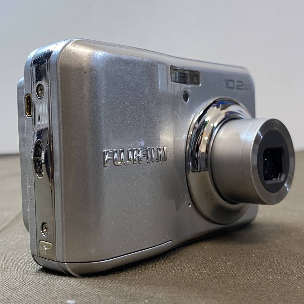 ●【MH-6978】中古品 FUJIFILM 富士フイルム A170 コンパクトデジタルカメラ 乾電池式【レターパックプラス可】_画像2