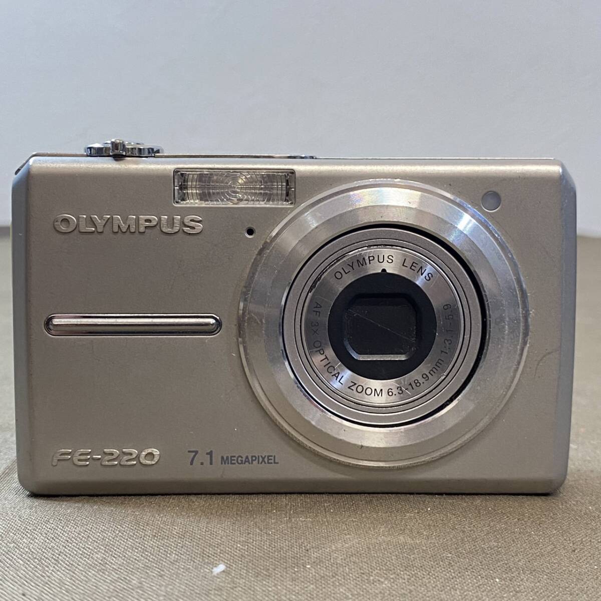 ●【MH-6798】中古品 OLYMPUS オリンパス FE-220 コンパクトデジカメ 充電器付属【レターパックプラス可】_画像10