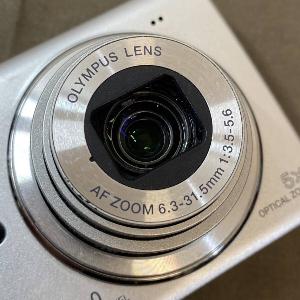 ●【MH-6783】中古品 OLYMPUS オリンパス FE-330 コンパクトデジカメ 充電器付属【レターパックプラス可】_画像8