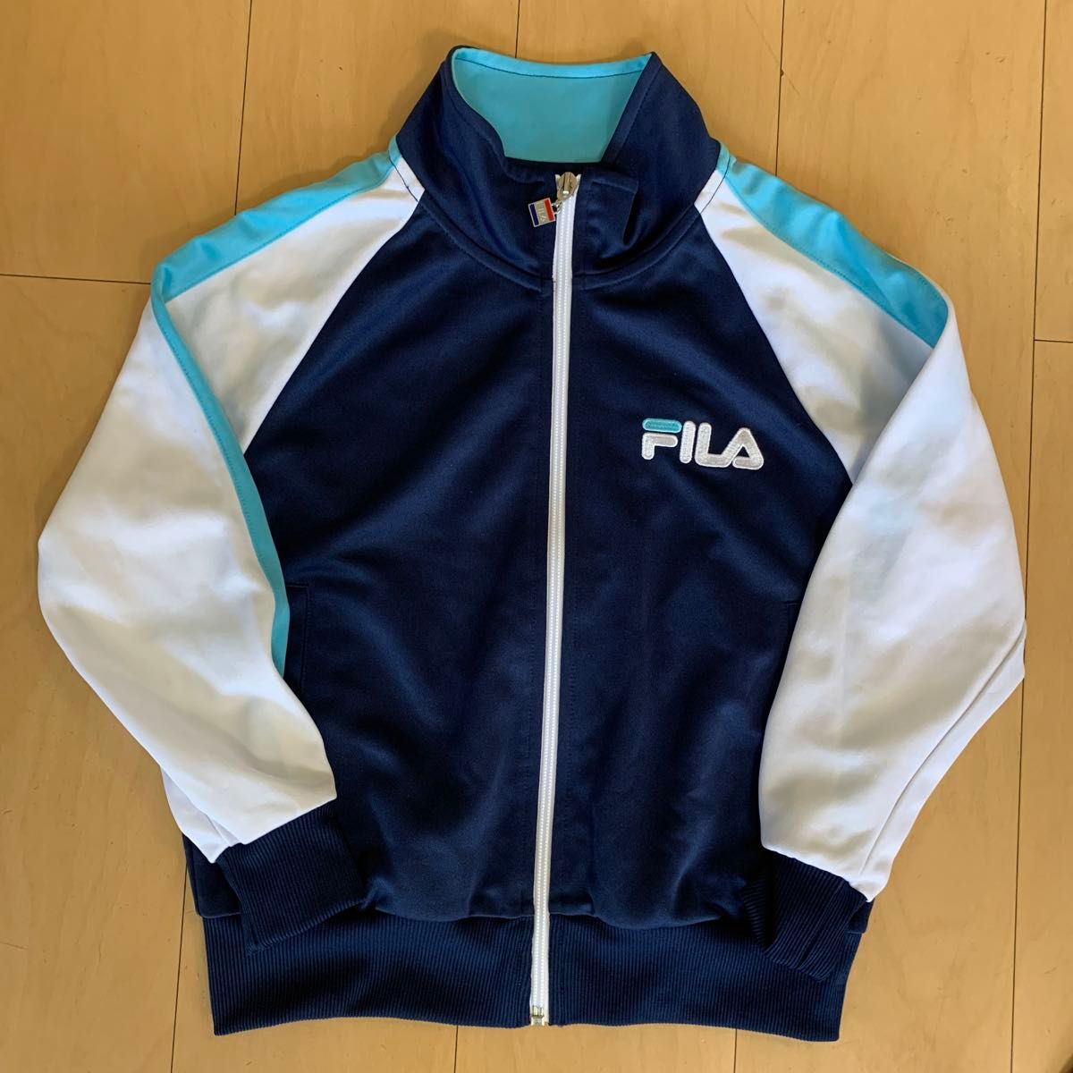 美品　試着のみ　１３０㎝　FILA ジャージ　上下セット　ネイビー　ホワイト　女子ジャージ