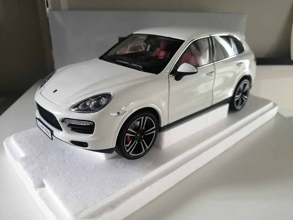 ミニチャンプス ポルシェ カイエン ターボ S MINICHAMPS Porsche ミニチャンプス ポルシェ カイエン ターボ S MINICHAMPS Porsche