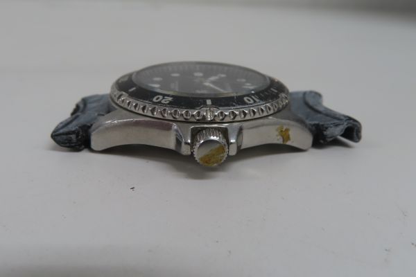 1218/ti/04.23 ORIENT 腕時計 オリエント UG15-C3 ダイバー 黒文字盤 シルバー デイデイト メンズ クォーツの画像3