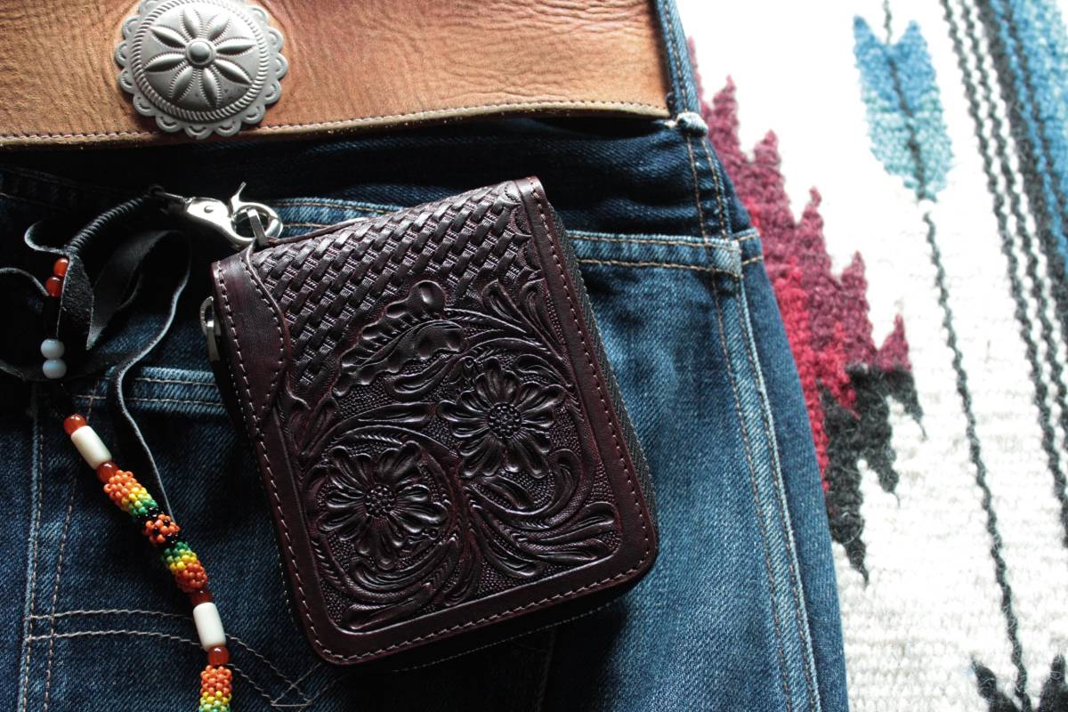 二つ折り財布（小銭入れあり） *Leather carving Wallet B