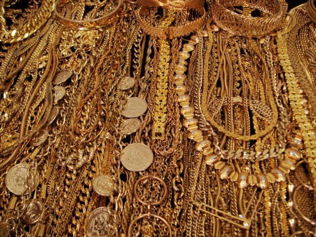  gorgeous * large amount!! Gold color accessory!!280 point * gross weight 7.4Kg and more set * necklace * bangle * breath etc. * very thick * flat * variegated design 