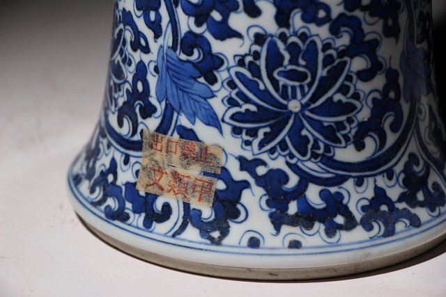 博物館展示品　来歴有　259　清時代　康煕年製染付纏枝紋花入　高さ約34.7cm　(検)青華 花瓶 唐物 中国美術 古玩_画像4