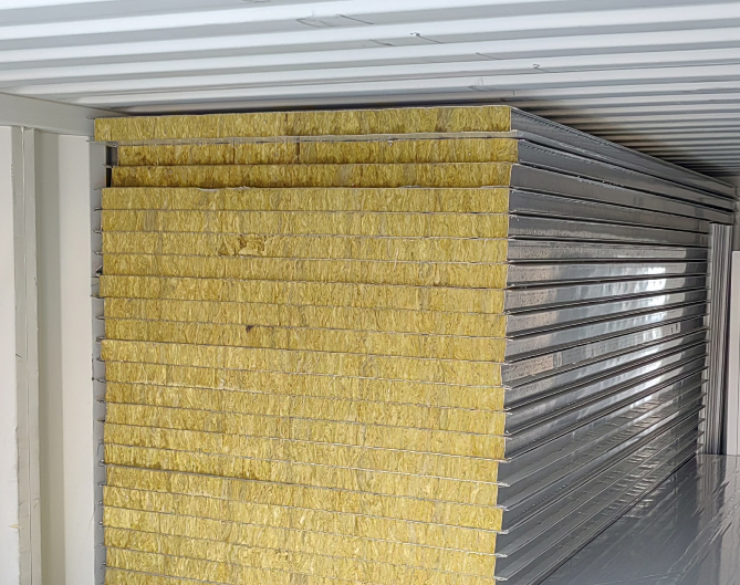 コンテナタイプ プレハブ スーパーハウス/店舗/事務所/ガレージ/倉庫/自由組立式2.55m×4.44m×2.8m 窓2点、ドア1点 断熱材ロックウール板の画像3