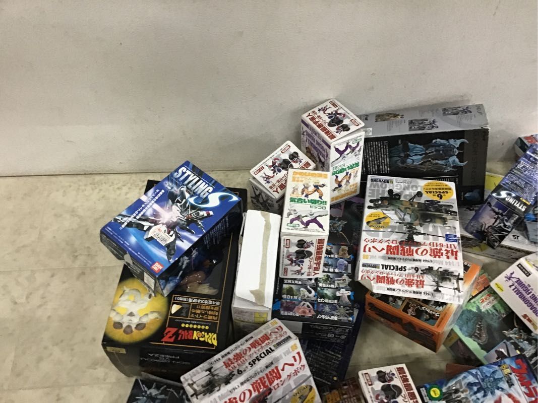 1 jpy ~ including in a package un- possible Junk Gundam, Dragon Ball, Ultraman other figure etc. 