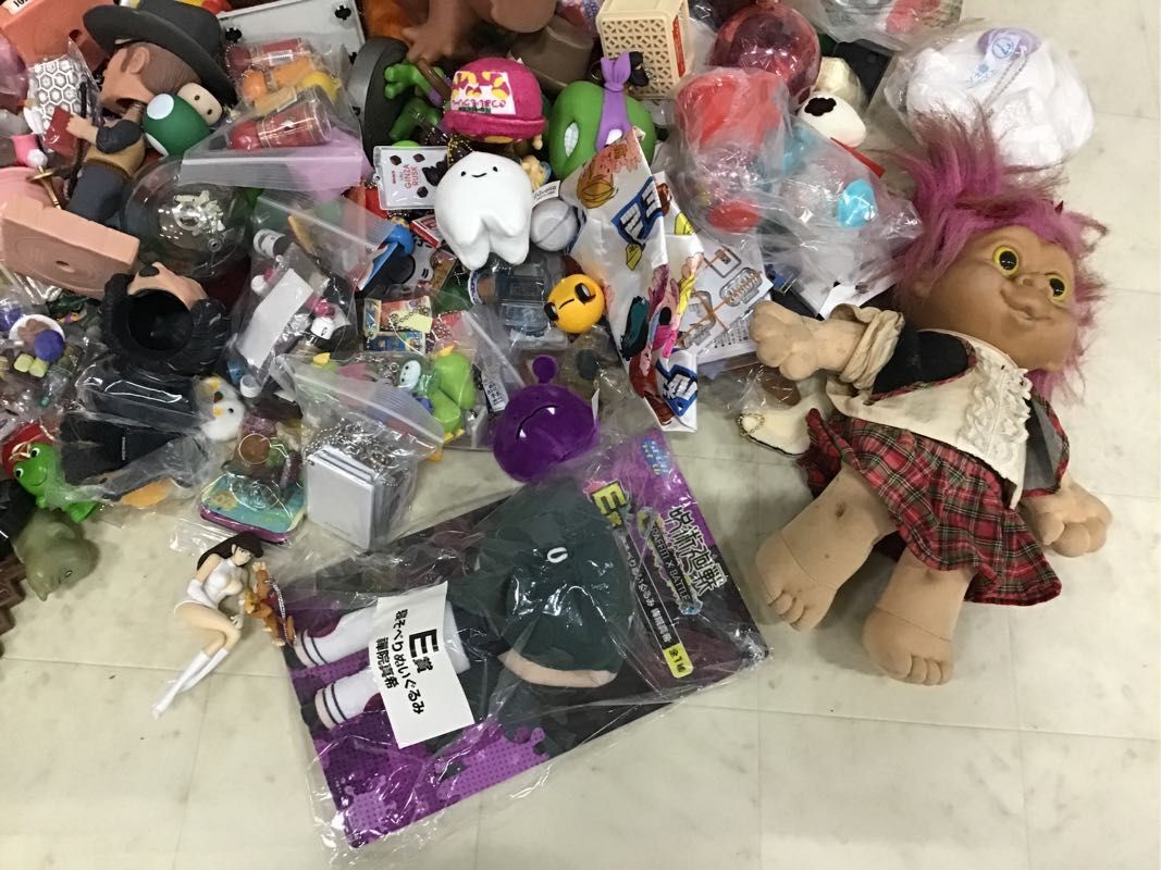 1 jpy ~ including in a package un- possible Junk .. around war, Snoopy, Mr. Osomatsu other soft toy etc. 