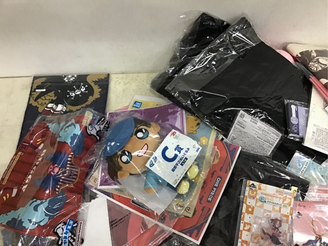 1円〜 同梱不可 ジャンク エヴァンゲリオン、ウマ娘、ONE PIECE 他 タオル、アクリルスタンド等の画像4