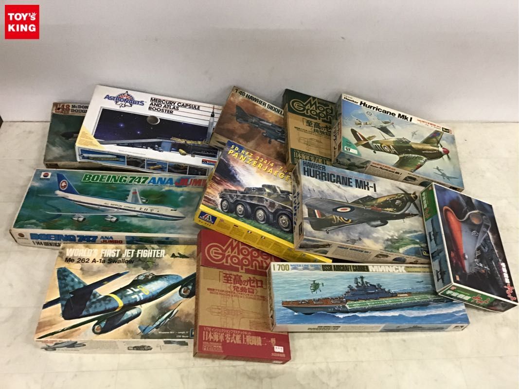 1円〜 同梱不可 ジャンク 1/32等 ホーカーハリケーン Mk-I、ソビエト海軍航空母艦 ミンスク 他_画像1