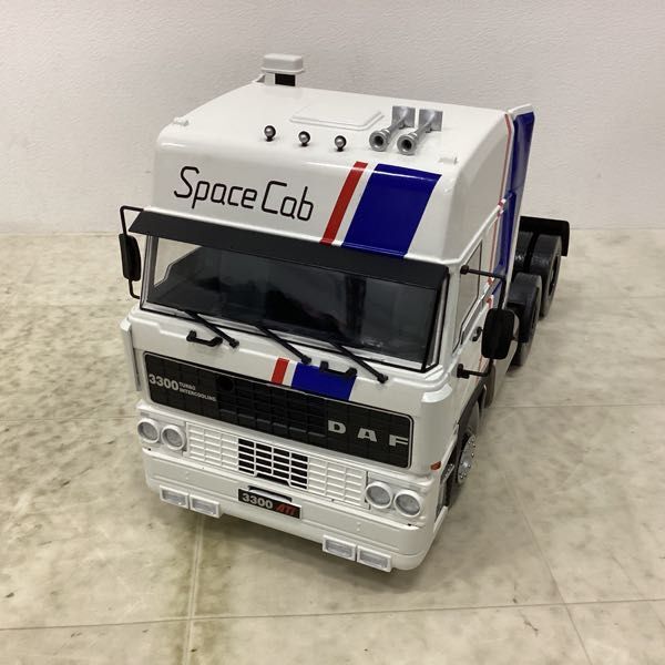 1 jpy ~ ROAD KINGS 1/18 DAF 3300 Space Cab 1982 white / red / blue 