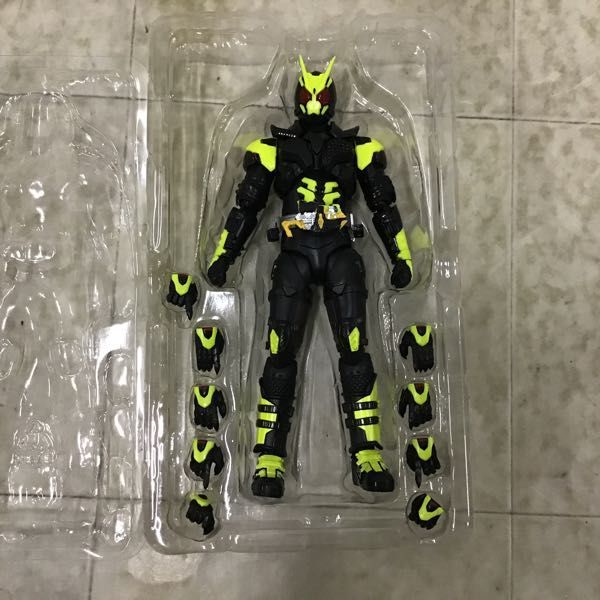 1円〜 S.H.Figuarts 仮面ライダー 令和 ザ・ファースト・ジェネレーション 仮面ライダー001_画像2