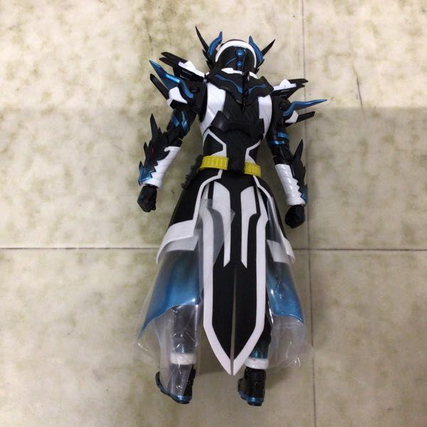 1円〜 S.H.Figuarts ビルド NEW WORLD 仮面ライダークローズ 仮面ライダークローズエボル_画像3