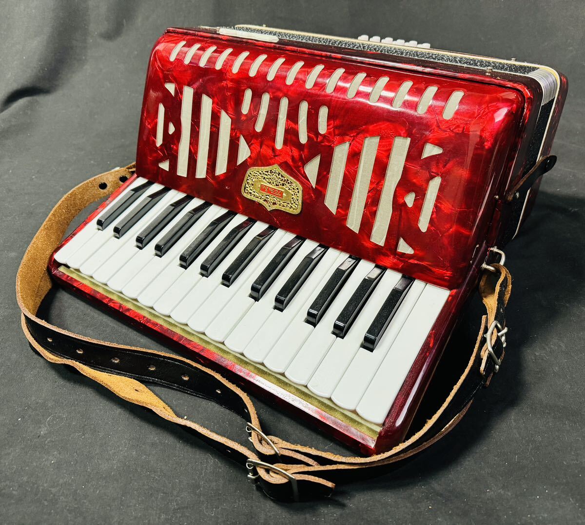 Ψアコーディオン TOMBO トンボ No.181 STEEL REDS 30鍵盤 レッド ハードケース付 鍵盤楽器 / 265606 / 517-4 _画像2