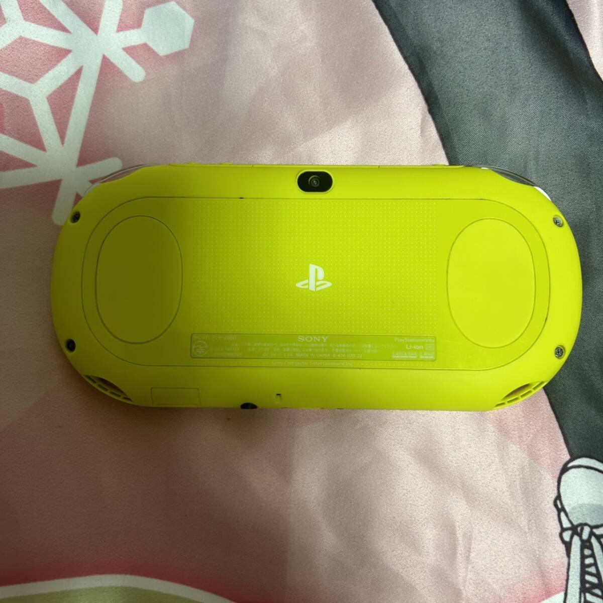 【ややジャンク品】PlayStation Vita Wi-Fiモデル（PCH-2000シリーズ）ライムグリーン 16GBメモリーカード付属の画像2