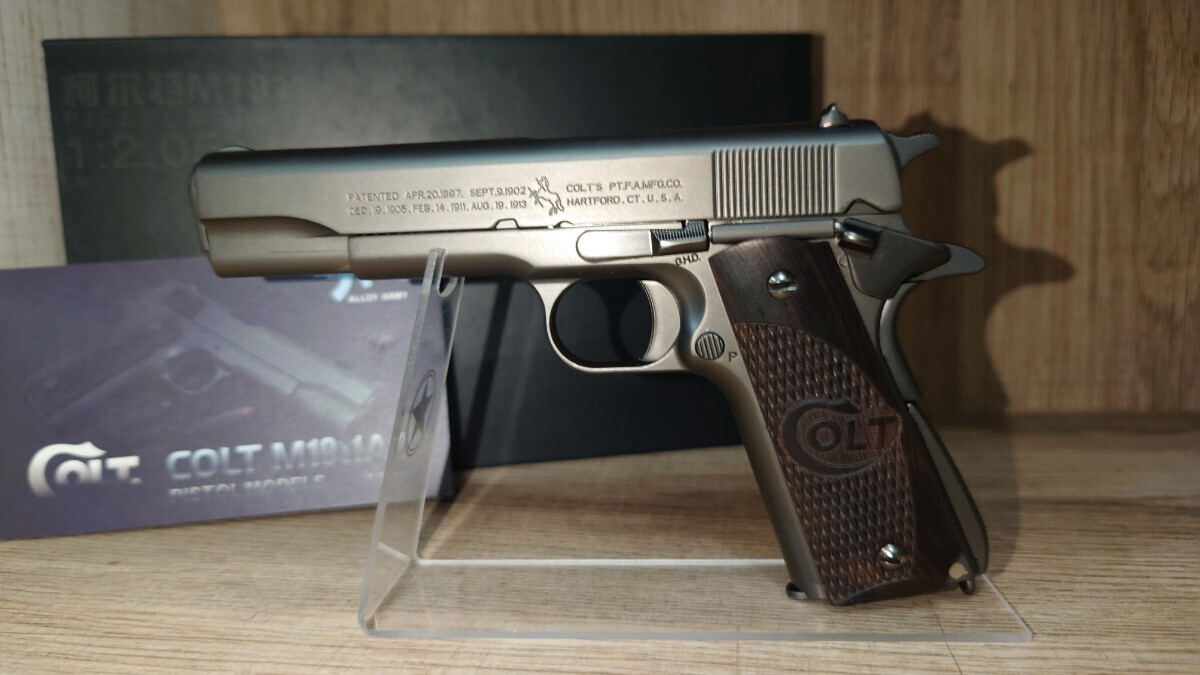 精巧1/2スケール　ミニチュアモデルガン　コルトM1911 ガバメント ガンカラー木製グリップカスタム_画像1