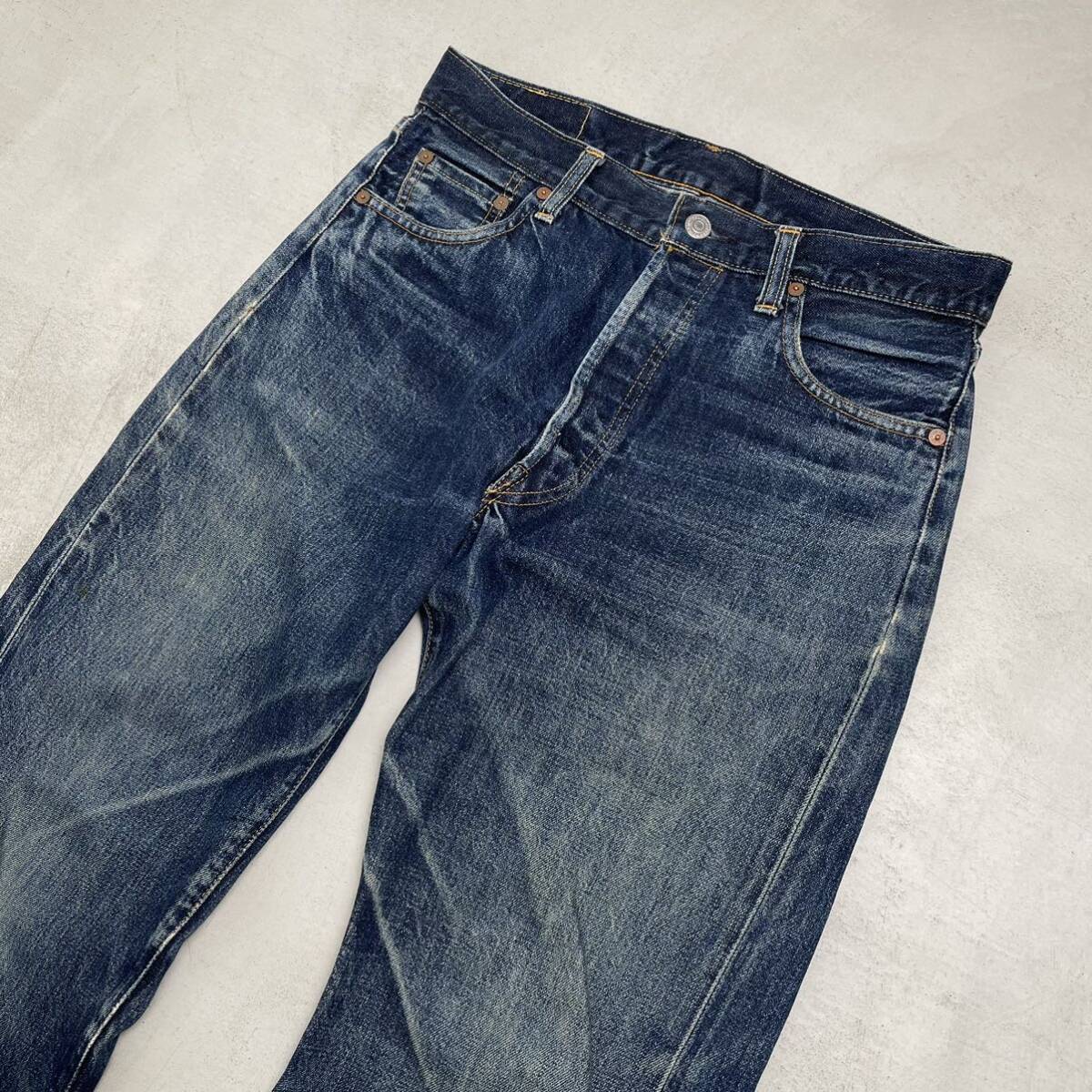 【雰囲気抜群】Levi's リーバイス 501XX デニム パンツ USA製 バレンシア工場 555刻印 W31×L36 ハチノス 鬼ヒゲ_画像3