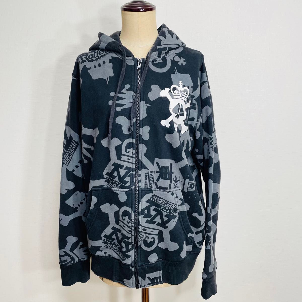 STUSSY ジップパーカー◎スカル総柄 東京 ジップアップパーカー フルジップ ジップアップ