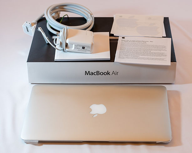 ◆Apple MacBook Air 11インチ　1.6Ghz/2GB/64GB _画像2